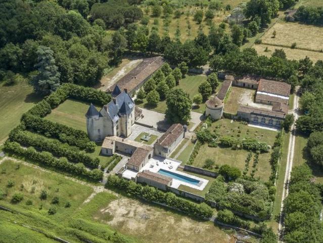 Prestigieux château de 1494 m2 en vente Saintes, Nouvelle Aquitaine