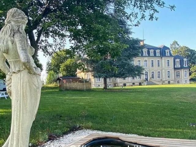 Prestigieux château en vente Chazemais, Auvergne Rhône Alpes