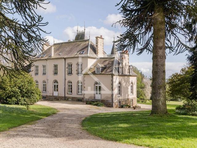 Prestigieux château de 1270 m2 en vente Saint Pierre des Landes, Pays de la Loire