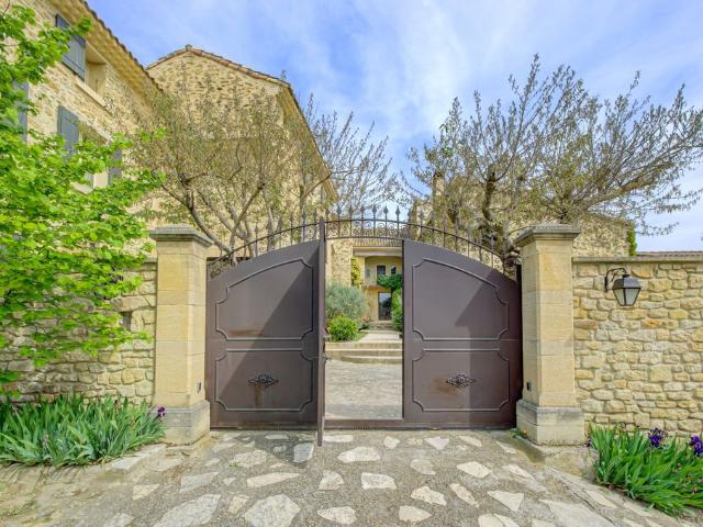 Prestigieux château de 450 m2 en vente Vacqueyras, Provence Alpes Côte d'Azur