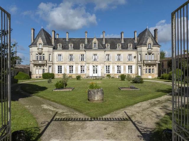 Prestigieux château de 750 m2 en vente Saintes, France
