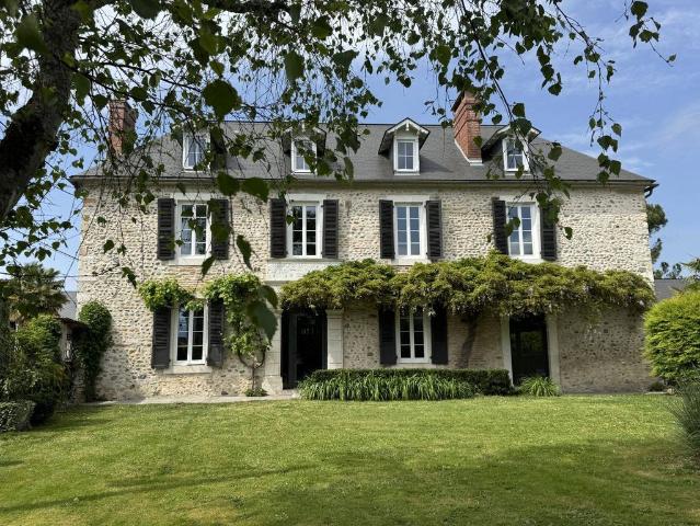 Prestigieux château en vente Nay, Nouvelle Aquitaine