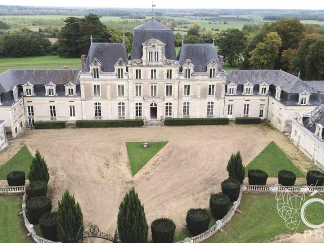 Prestigieux château en vente Soulaire, France