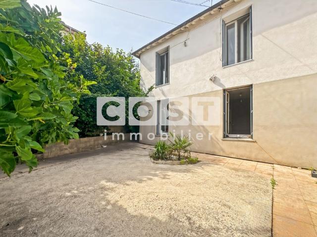 Prestigieux immeuble de rapport en vente à Colombes, Île de France