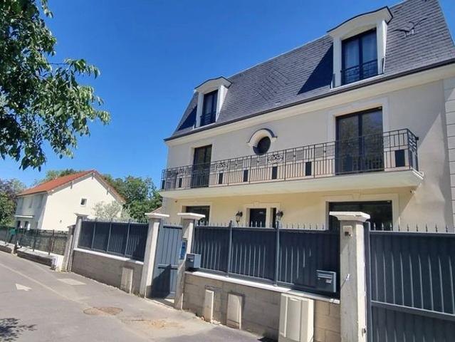 Prestigieux immeuble de rapport en vente à Bonneuil sur Marne, Île de France