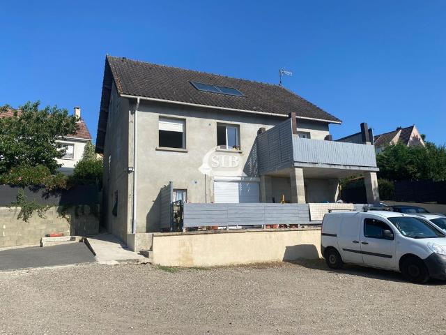 Prestigieux immeuble de rapport en vente à La Ville du Bois, Île de France