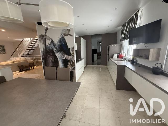 Prestigieux immeuble de rapport en vente à Motte Picquet, Commerce, Necker, Paris, Île de France