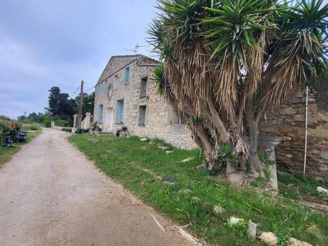 Prestigieux immeuble de rapport en vente à Saint Nazaire de Pézan, France