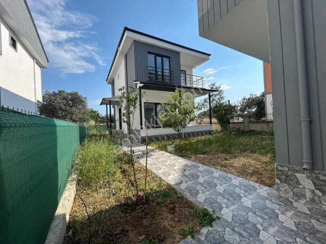 Prestijden Gömeç Sahilde Denize 700metre Mesafede 3+1 Villa
