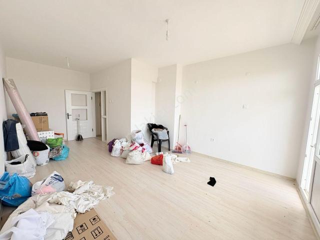 Prestij'den Hamidiye'de Cadde Üzeri Asansörlü Full Yapılı 2+1