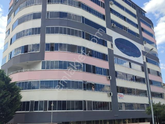 Prestijli Sitede Çift Banyolu Giyinme Odalı 2+1