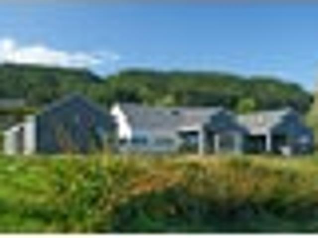 Privacy meets Lake Views Designed for Connection