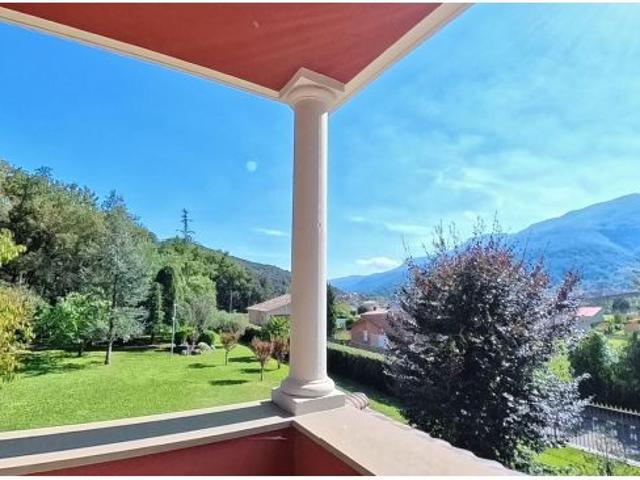 Privacidad, naturaleza y grandes espacios: una casa excepcional en Sant Feliu de Pallerols