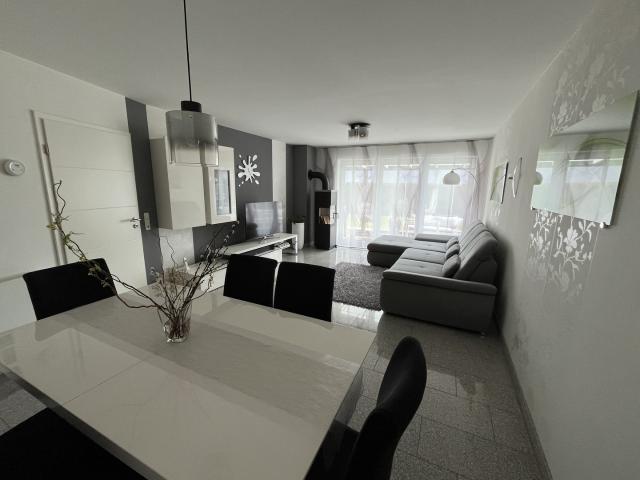 Privatverkauf Einfamilienhaus mit Wintergarten, PV Anlage & zwei Garagen in Kerpen Sindorf