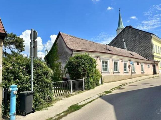 Privatverkauf: geschichtsträchtiges Haus im Martinsviertel Klosterneuburg 1.711 m² Grundstück 1.119 m² Baugrund mit Panorama Fernblick bis zu 6 Einheiten möglich