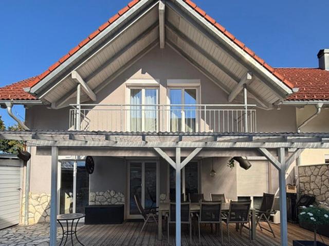 PRIVATVERKAUF! Doppelhaus mit Mediterranen Garten !