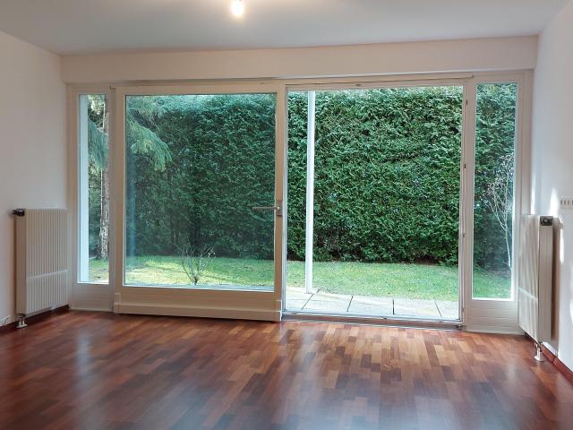 PRIVAT 2 Zi Apartment, sonnig, Eigengarten u. Terrasse