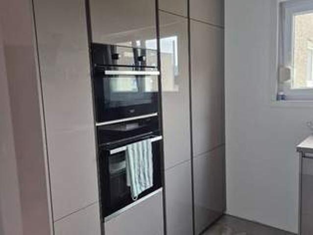 Privat! Geräumige 3 Zimmer Wohnung
