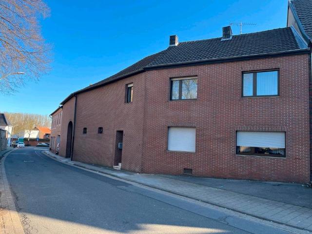 Privat Großzügiges Haus mit möglicher Einliegerwohnung