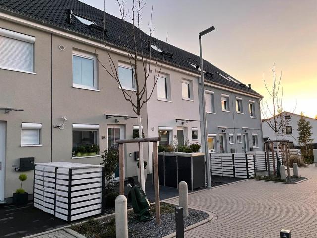 Privat: Modernes Reihenhaus mit 5 Zimmern, Sonniger Wintergarten