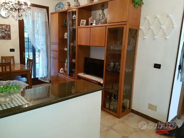 Privatamente Viale Villa Gavotti 6 vani giardini