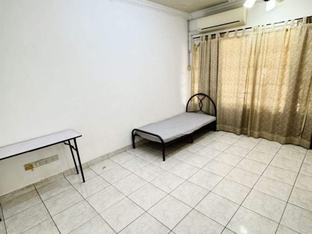 Private Master Room Rent in BU10Bandar Utama 3mins to Centrepoint Bandar Utama‼️