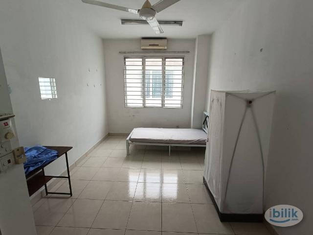 Private Middle Room for Rent with Free WiFi at Setia Indah Setia Alam