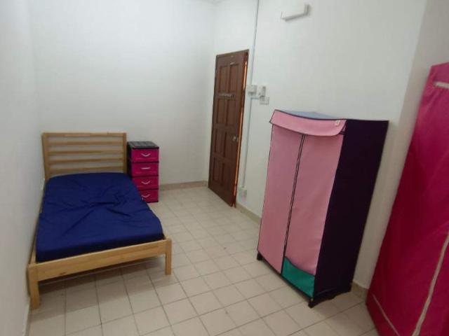 Private Middle Room Rent in BU10, Bandar Utama 3mins to Centrepoint Bandar Utama