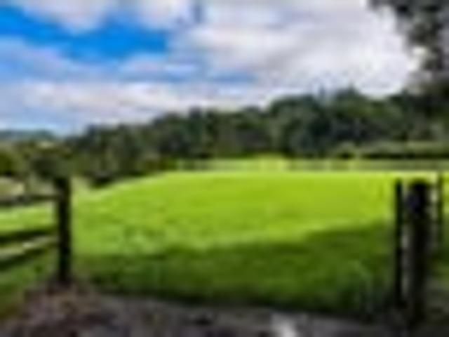Private north facing land off Tara Road