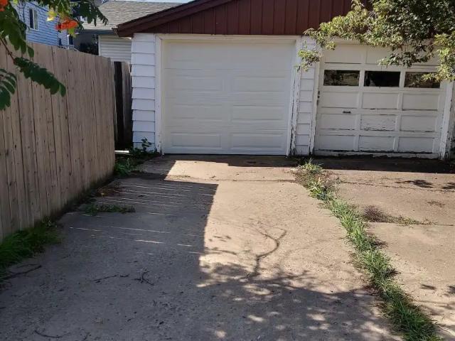Private outdoor parking spot WALKING distance to U of A