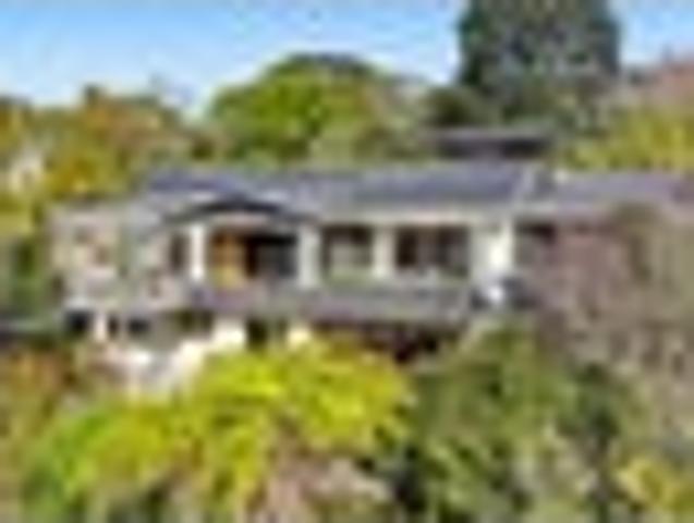 Private Bushside Sanctuary with Classic 1970s.