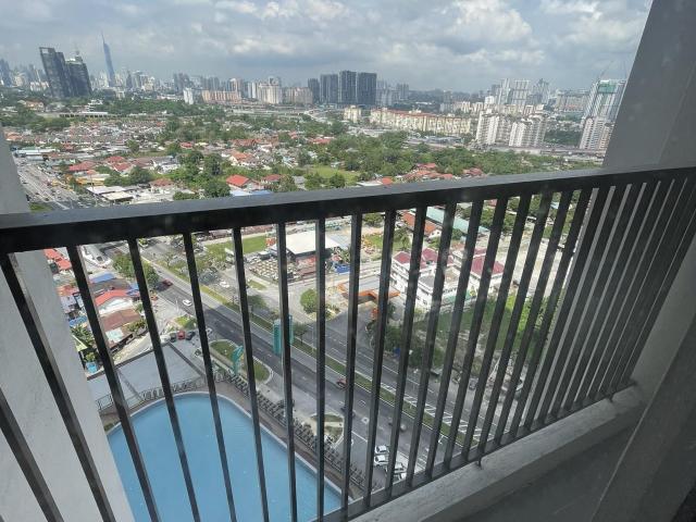 ️ Private Balcony Room with KLCC View @ Platz ️ Near Kenwingston & KLTS, HKL, Setapak, Gombak, Sentul & KLCC Area