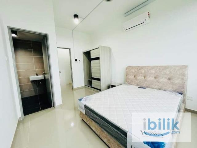 Private Bath. Apartment. Car Park, Master Room at Serdang Raya