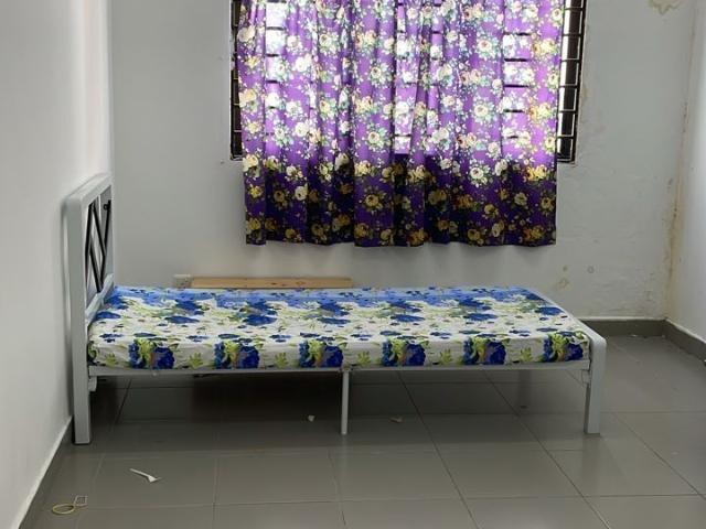 Private bathroom! Middle room with private bathroom at Setia Indah