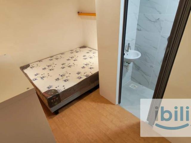 PRIVATE BATHROOM IN EVERY ROOM!