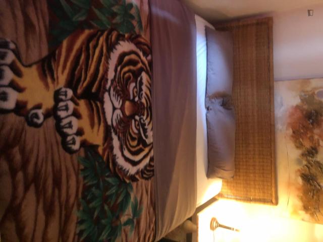 Private Bedroom Close to Plaza Espanya just for female tenants