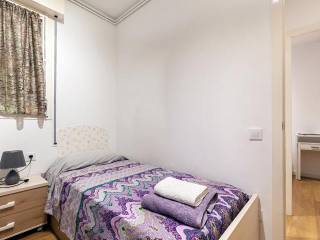 Private bedroom in apartment with own toilet and kitchen
