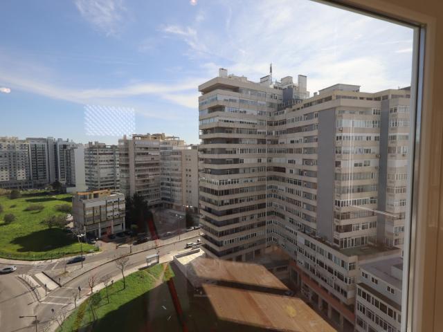 PRIVATE COLLECTION Exclusive Riverside Residence in Restelo, Lisbon