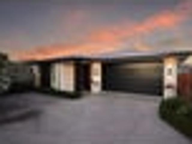 Private, Contemporary & Perfectly Positioned!