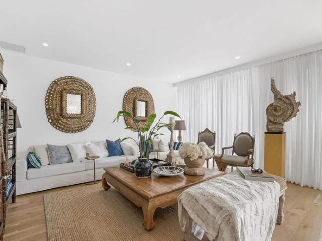 PRIVATE DESIGNER RESIDENCE FULLY FURNISHED SHORT STAY IN NOBBY BEACH