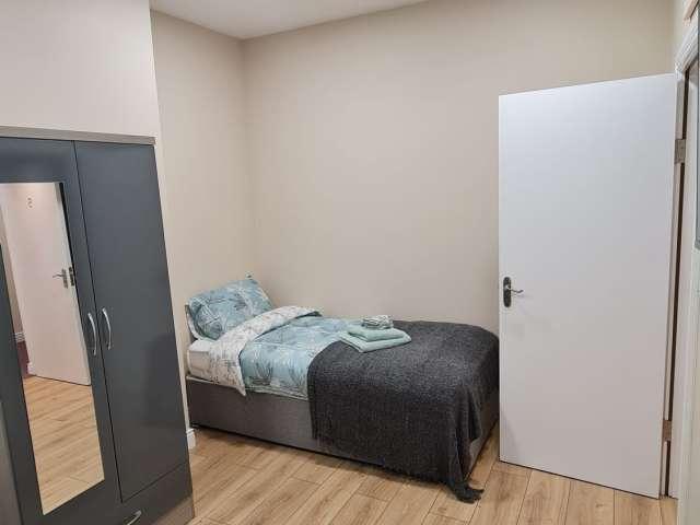 Private ensuite room in North Circular Road, Dublin