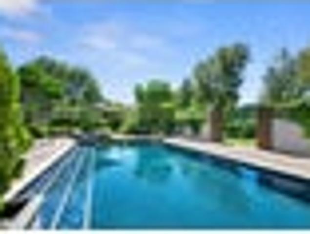 Private Estate with Subdivision Potential