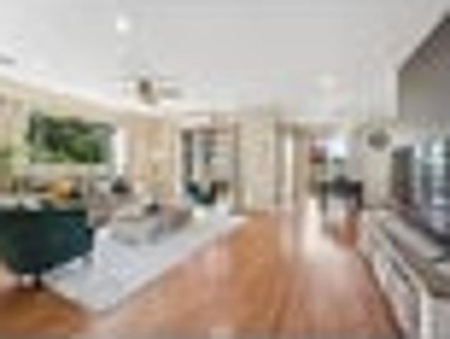Private Family Living In Avondale