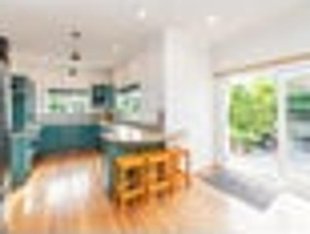 Private family living in prestigious St Johns Hill