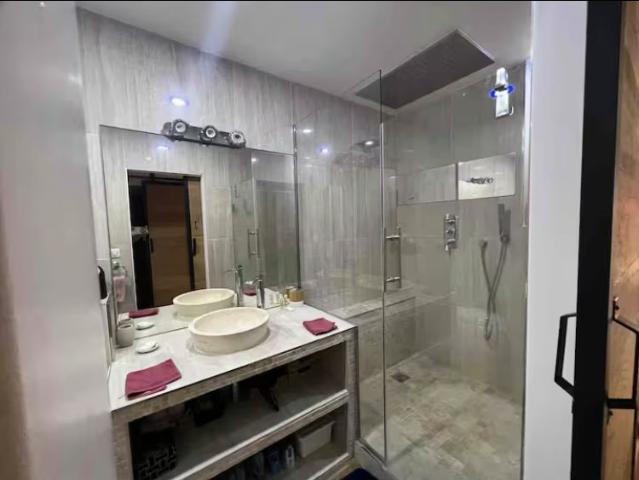 Private garden, 1 bedroom and 1 living room Close to the park and 5 minutes from the metro