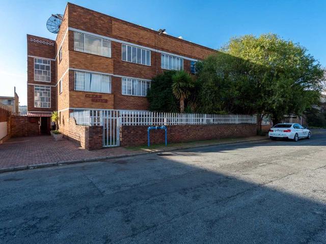 Private Garden, Ground Floor & Tenant in Place – The Perfect Investmen