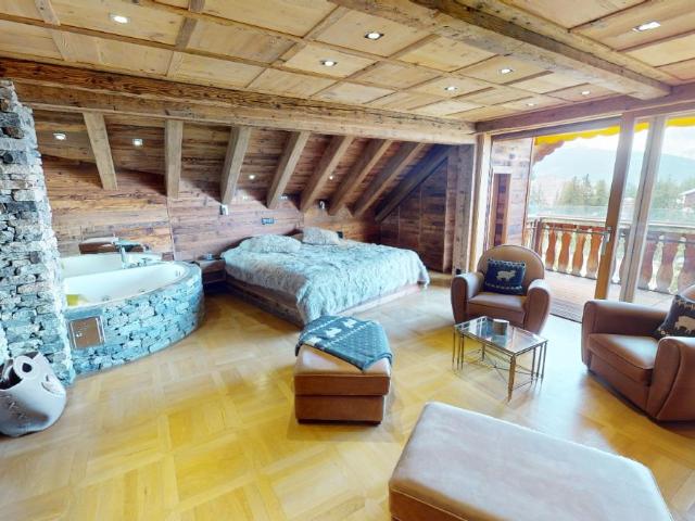 Private Jacuzzi & Mountain View Studio with Balcony