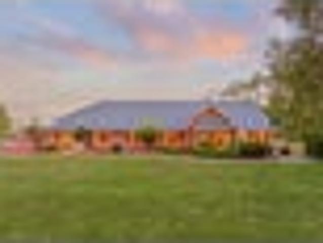 Private Lifestyle Retreat with 10 Car Garaging