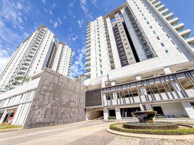 PRIVATE LIFT Paragon 3 Condominium Puchong South Seri Kembangan