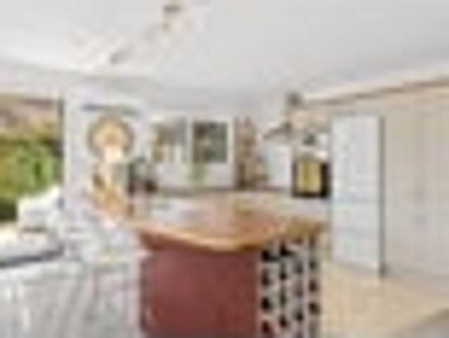 Private living in prestigious Robertson Court